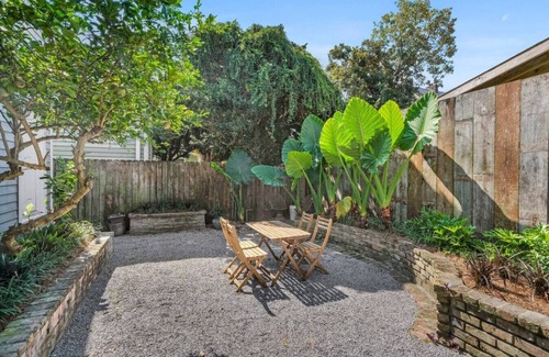 Irish Channel House | Under The Oaks 2 - NOLA 2BR/1BA