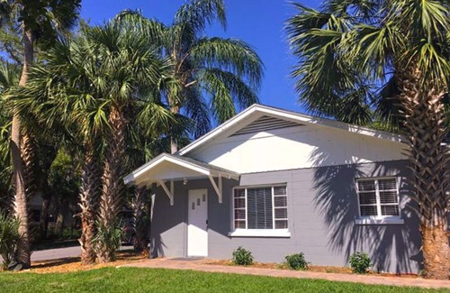 Mount Dora House | "UNDER THE PALMS" of Downtown Mount Dora