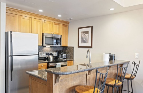 Park City Apartment | Unequalled Ski in Out, Next to Gondola, Sundial 2Br, Pool, Hot tub, Condo Nast Winner C211