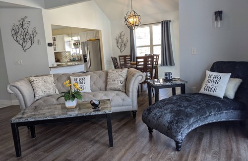 Lake Ozark House | Unforgettable Luxurious Lakefront Home with Exclusive Boat Rentals for Guests