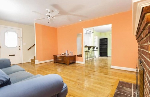 Berwyn House | UNFURNISHED Spacious 5-bedroom house in College Park with AC