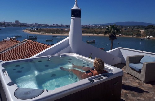 Ferragudo House | Unik strand i charmig fiskeby med stor terrass och 200 m till stranden