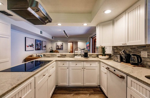 Desoto Lakes House | Uniqe Home in The Heart of Sarasota, 15 min to Beach, 10 min to Downtown!