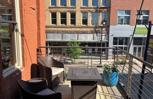 Downtown Des Moines Apartment | Unique 2 Bedroom loft located downtown in the Heart of Des Moines' East Village