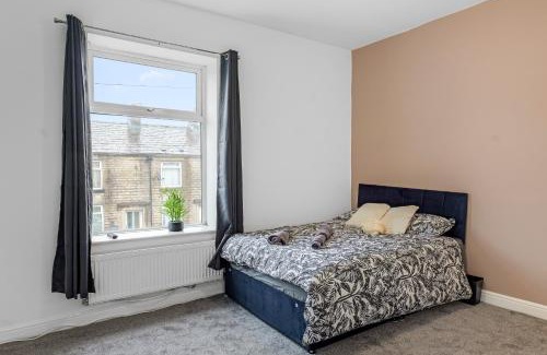 Tottington House | Unique 3 Bedrooms, 3 Ensuite, FREE WiFi, Private Parking