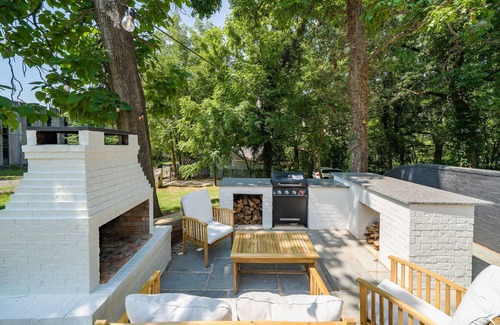 Crestline Heights House | Unique 3BR/3B Magic City Home