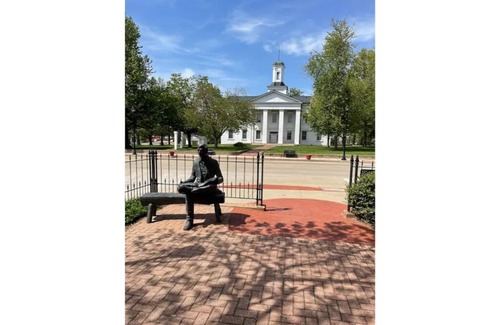Vandalia Apartment | Unique apartment in historic downtown