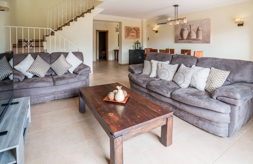 Silves Villa | Unique Armação de Pêra Villa by Ideal Homes