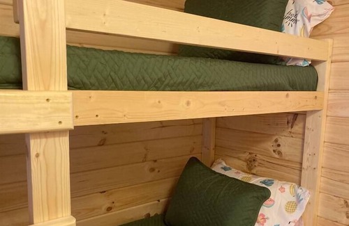 Holly Ridge Cabin | Unique Cabin Near Surf City with Loft and Parking