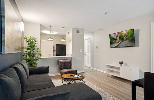 Pleasant Valley Apartment | Unique & Cozy Apt - 8 Mins to DT - Hot Tub - Pool