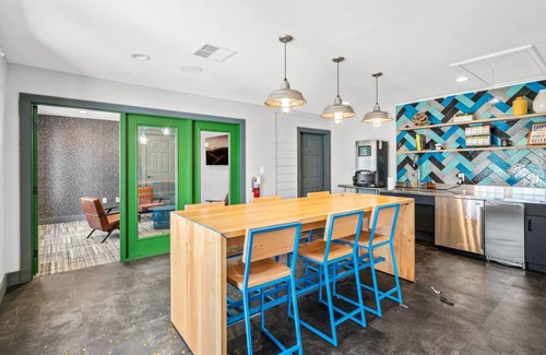 Pleasant Valley Apartment | Unique & Cozy Apt - 8 Mins to DT - Hot Tub - Pool