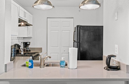 Pleasant Valley Apartment | Unique & Cozy Apt - 8 Mins to DT - Hot Tub - Pool