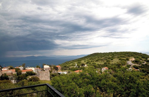 Karvelas Apartment | Unique Hideaway with Serene Panoramic views!