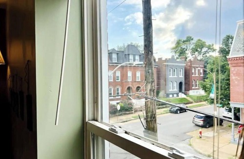 Benton Park House | Unique, Homey, & Spacious City Nest