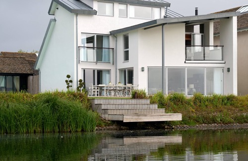 Cirencester House | Unique lakeside property with private outdoor pool, hot tub & exclusive mooring.