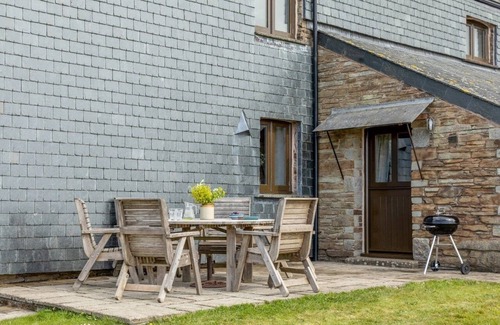 Wadebridge House | Unique luxury 3 bedroom barn with stunning rural views sleeps 6, near Padstow