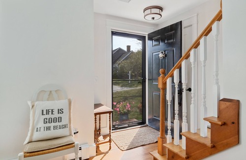 Chatham House | Unique Oyster Pond 3bd-2ba home in private setting close to downtown.