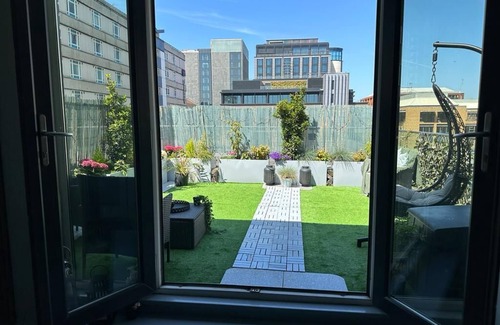 The Westside Apartment | Unique Penthouse with Jacuzzi & Garden