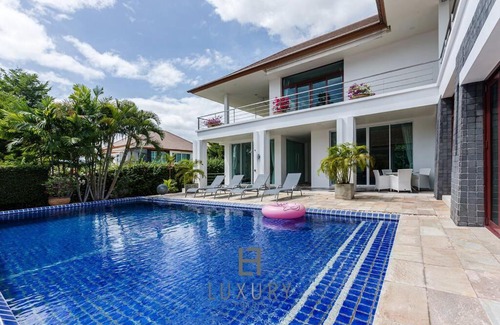 Khao Tao Villa | Unique Pool Villa with 5 Bedrooms and Sea View PM-C1