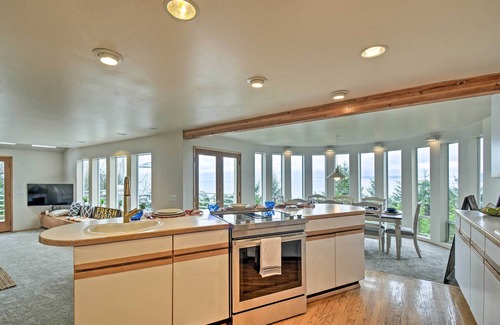 Port Ludlow House | Unique Port Ludlow Home w/3 Decks & Hot Tub!