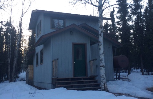 Healy Cabin | Unique, Quiet Cabin Near Denali with Full Kitchen, Alaskan Outhouse