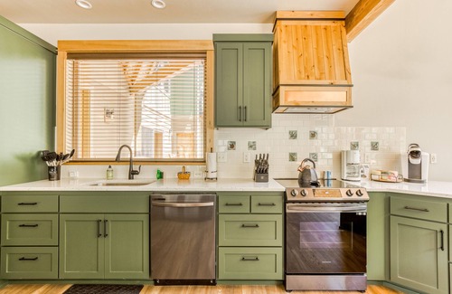 Vida House | Unique riverfront home + cabin with amazing views, deck, & W/D - dog-friendly