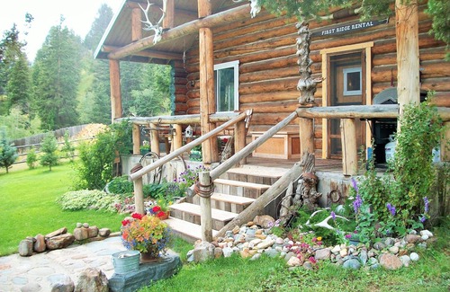Jardine House | Unique Rustic Log House in Jardine, Montana
