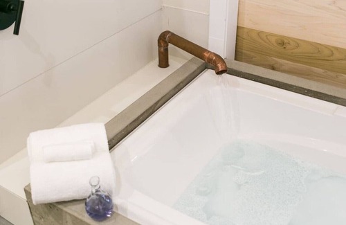 Millersburg Apartment | Unique Rustic Suite with Jacuzzi Tub, Kitchen, Fireplace, and Living Room