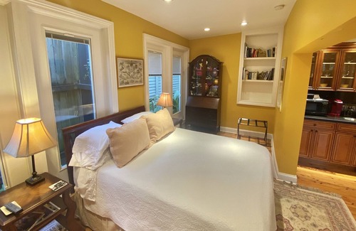 Carrollton Ski Chalet | Unique, Spacious, Streetcar Line, Artist's Quarters, Permit # 18STR-09431