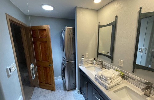 Alfalfa House | Unique Stay on a Working Bison and Yak Ranch