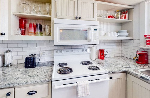 Llano Condo | Unique themed homes with full kitchens, central AC, patios, & W/Ds