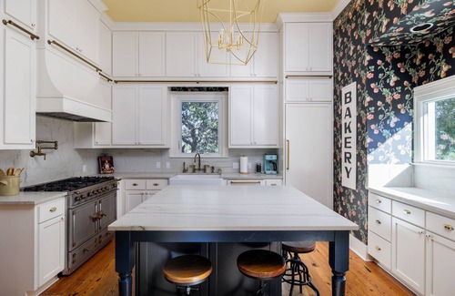 Dripping Springs House | Unique Victorian Home*Pool*Pets*Firepit