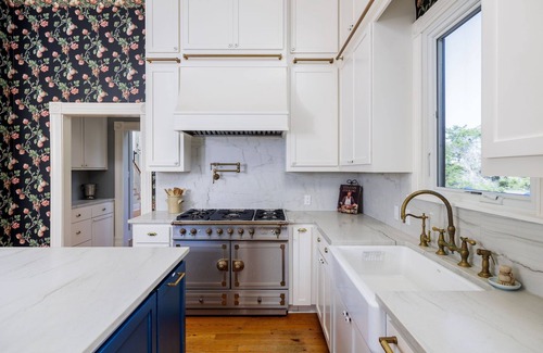 Dripping Springs House | Unique Victorian Home*Pool*Pets*Firepit