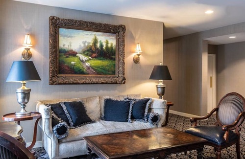Historic District Hotel | Unique Victorian Stay w/Modern Amenities + Steps from Waterfront