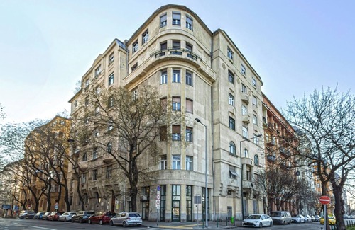 Ujlipotvaros Apartment | Unique view of the Danube and the Margeretnein Island.