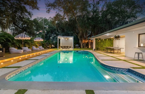Golden Glades Villa | Unique Villa w/Fire Pit+Mini Golf & Grill | Lots of Great Games!