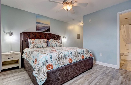 Surf City Hotel | Unit 010 at Tiffany's Motel