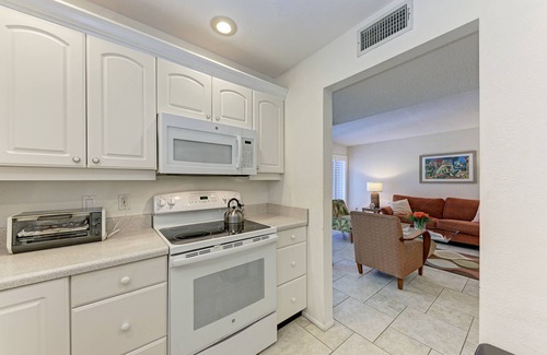 Longboat Key Condo | Unit #110 Sand Cay Beach Pool and Garden View