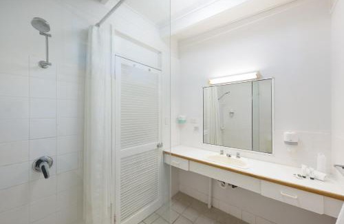 Nelly Bay Apartment | Unit 133 Amaroo Standard Twin Studio Apartment
