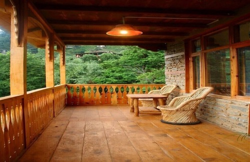 Naggar Bed & Breakfast | Unit 2 Himalayan Brothers Bed & Breakfast