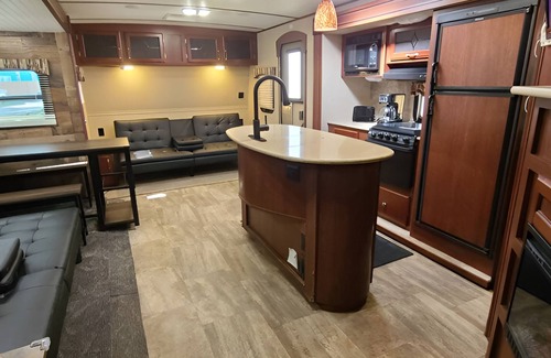 Monticello House | Unit #2 RV (Reggae Reef Villa)