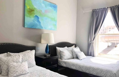 Pacific Terrace Hotel | UNIT #3 2-bedroom/1-bath 700 sq. ft suite with Parking & 5 Beds including a full kitchen
