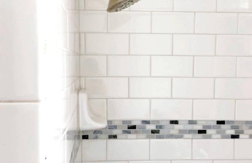 Pacific Terrace Hotel | UNIT #3 2-bedroom/1-bath 700 sq. ft suite with Parking & 5 Beds including a full kitchen