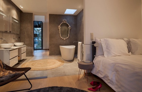 Dieweg Apartment | Unit 3 - Modern Smart Home Triplex Private Garden & Parking