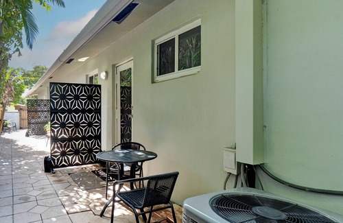 Middle River Terrace Apartment | Unit 4 - Cozy apartment in Fort Lauderdale