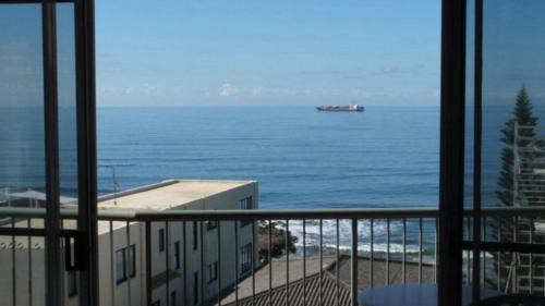 Caloundra Apartment | Unit 5 Sanctuary Shores, Kings Beach - Free Wifi!