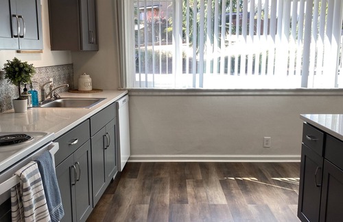 West Salem Apartment | Unit D Manor House Month to Month