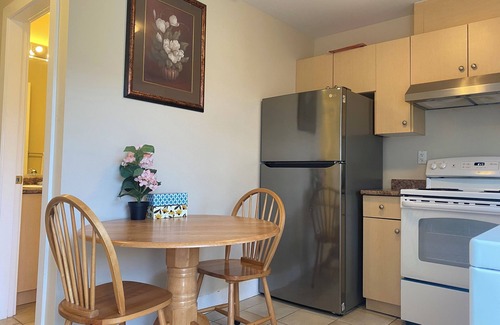 Fraserview House | Unit O - Cozy 1 Bedroom Suite