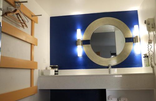 Dunbar Spring Hotel | University Inn