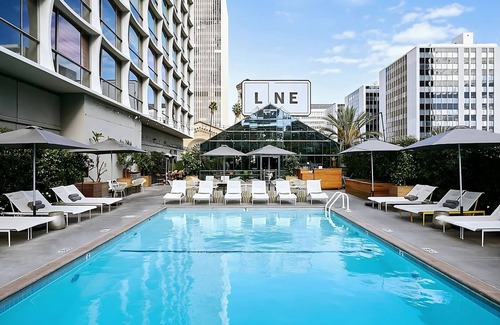 Wilshire Center House | Unleash Your Inner Explorer! 3 Comfortable Units, Pets Allowed, Outdoor Pool